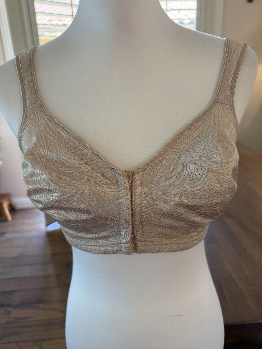 Playtex 18 Hour Front Close Wire-Free Bra 4695 Beige Nude 38D Comfort Support